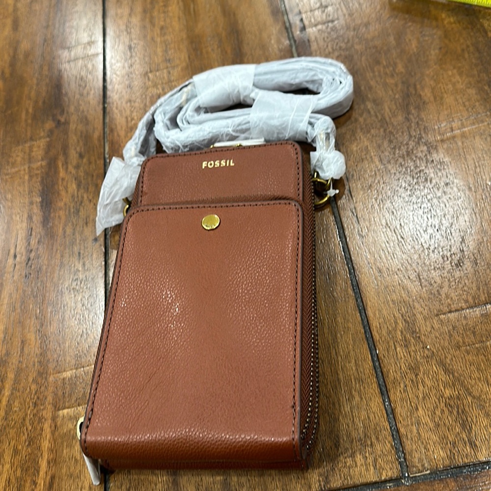 NWT Fossil Sofia phone crossbody in medium brown!